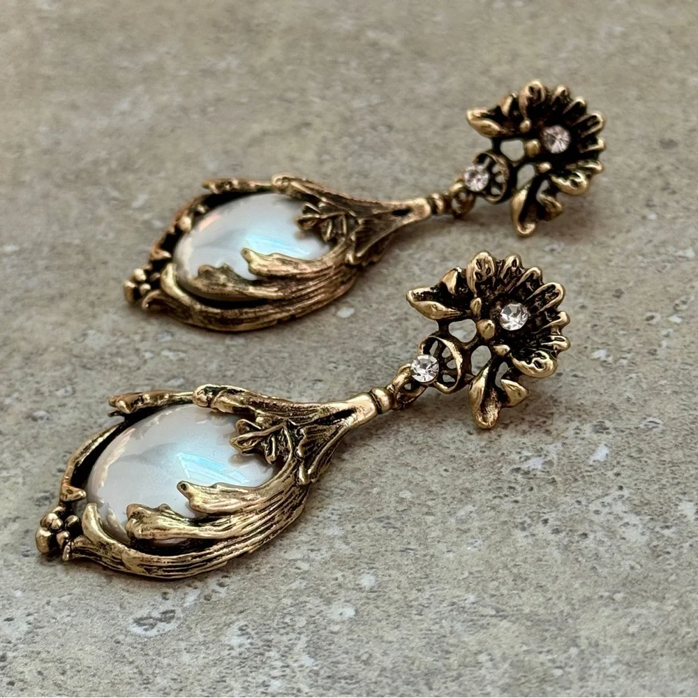 💖4/$30 New Elegant Gold and Cream Drop Earrings - Picture 3 of 6